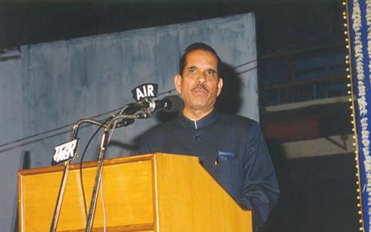 Manohar Joshi addressing the audience.