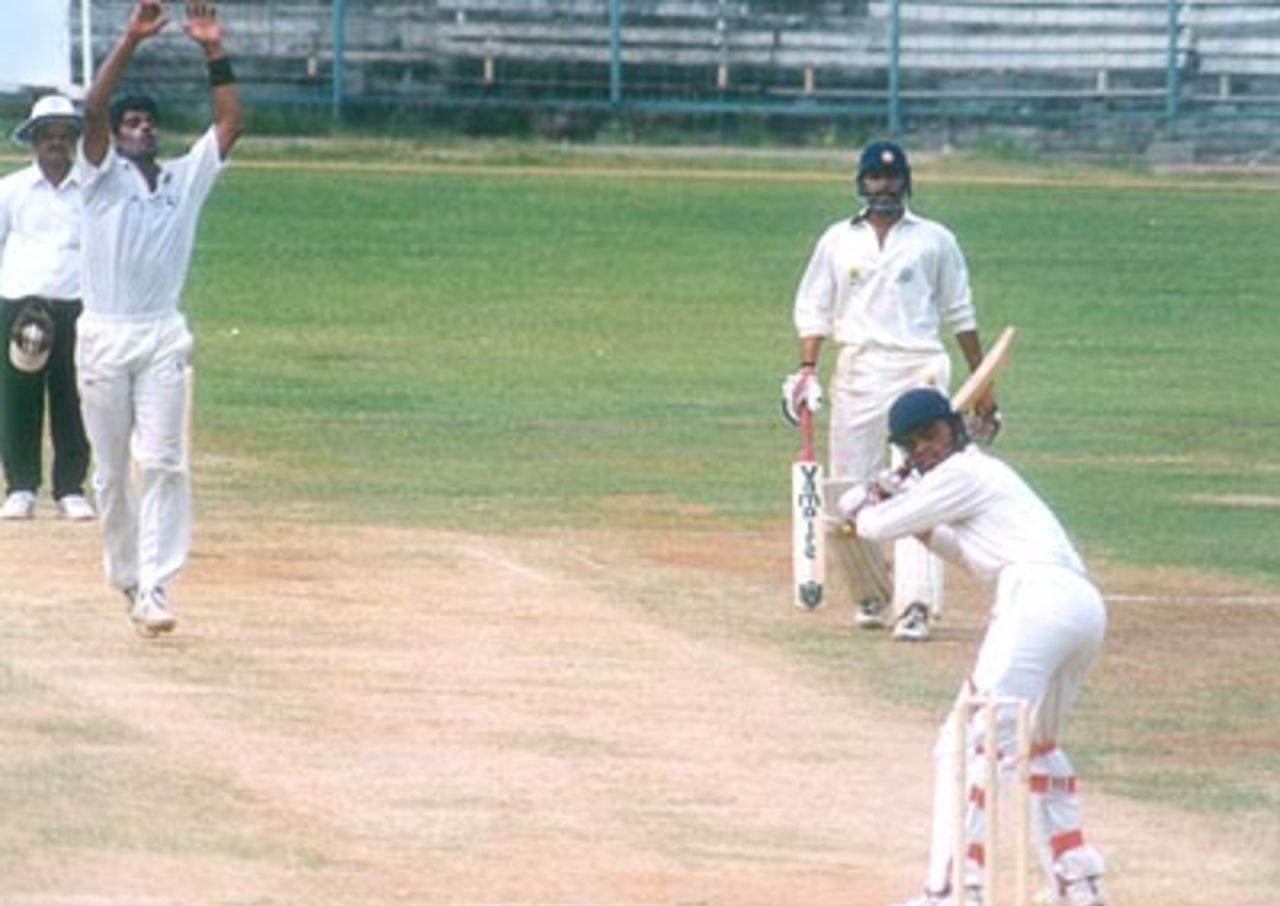 Gokulakrishnan agonises after Reetinder Singh Sodhi misses one going down the leg side, Tamil Nadu v Punjab (Day 3),Ranji Trophy Quarter Final 2, MA Chidambaram Stadium Chepauk, Chennai, 30 Mar-3 Apr 2000.