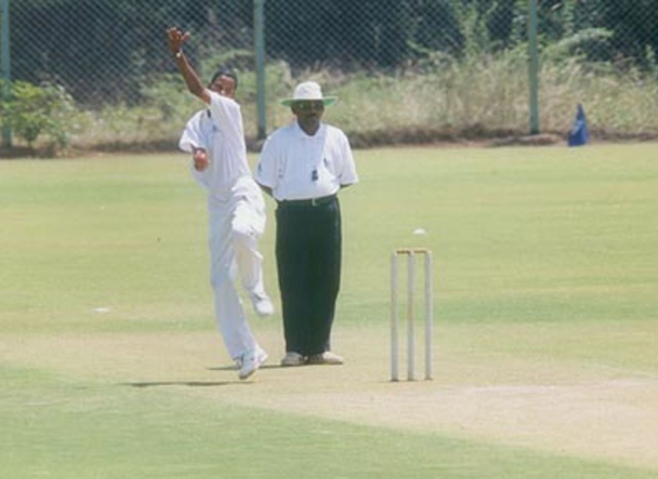 GS Lakshmi in action South Zone Women v West Zone Women, Rani of Jhansi Women's (Inter-zonal) Tournament 1999/00, IIT-Chemplast Ground Chennai, 3 April 2000