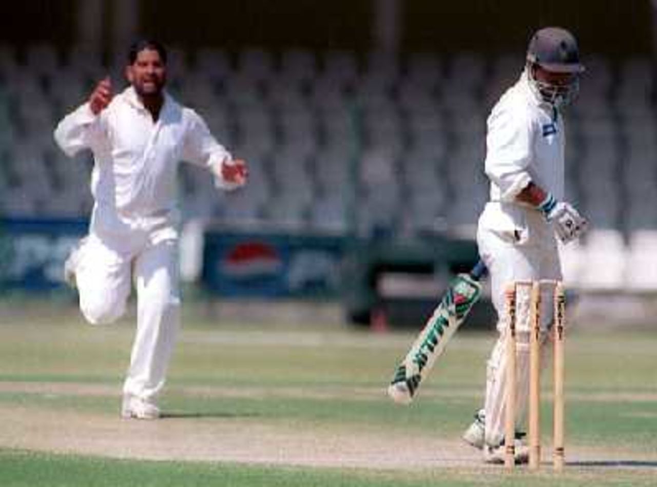 HBL opener Saleem Elahi, the century-maker, had a lucky escape while facing NBP's Athar Laiq during the final round match at Lahore's Gaddafi Stadium. 6 April 2000.