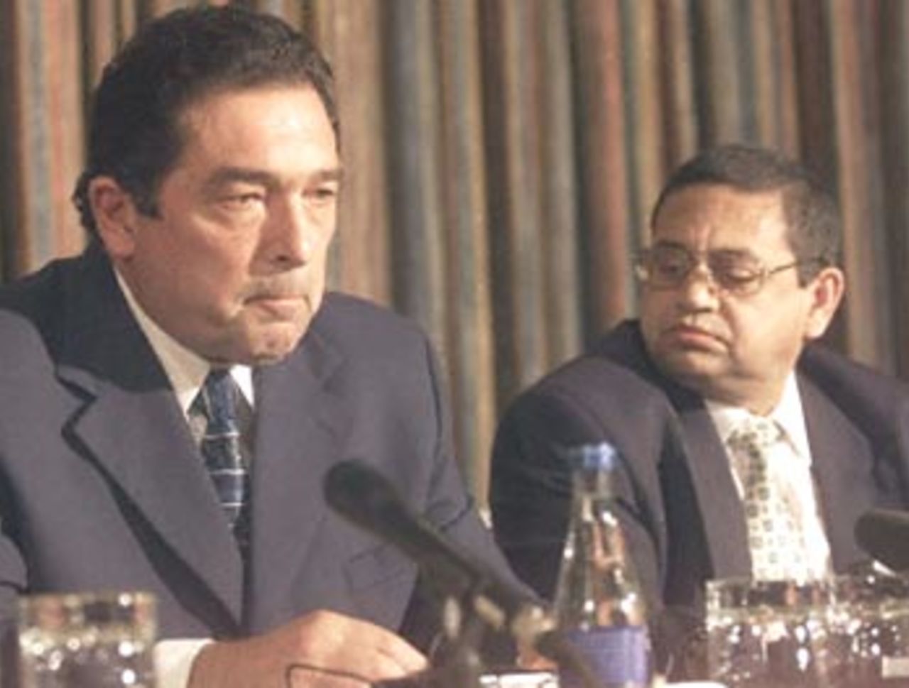 The managing director of the South African United Cricket Board (UCB), Ali Bacher (L), and UCB President Percy Sonn give a press conference 11 April 2000 in Durban. South African cricket captain Hansie Cronje has been suspended after being implicated in a match-fixing scam.