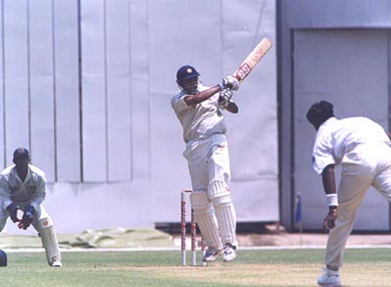 Laxman pulls Ganesh, Karnataka v Hyderabad, Ranji Trophy Semi Final (Day 1), M Chinnaswamy Stadium Bangalore, 11-15 Apr 2000.