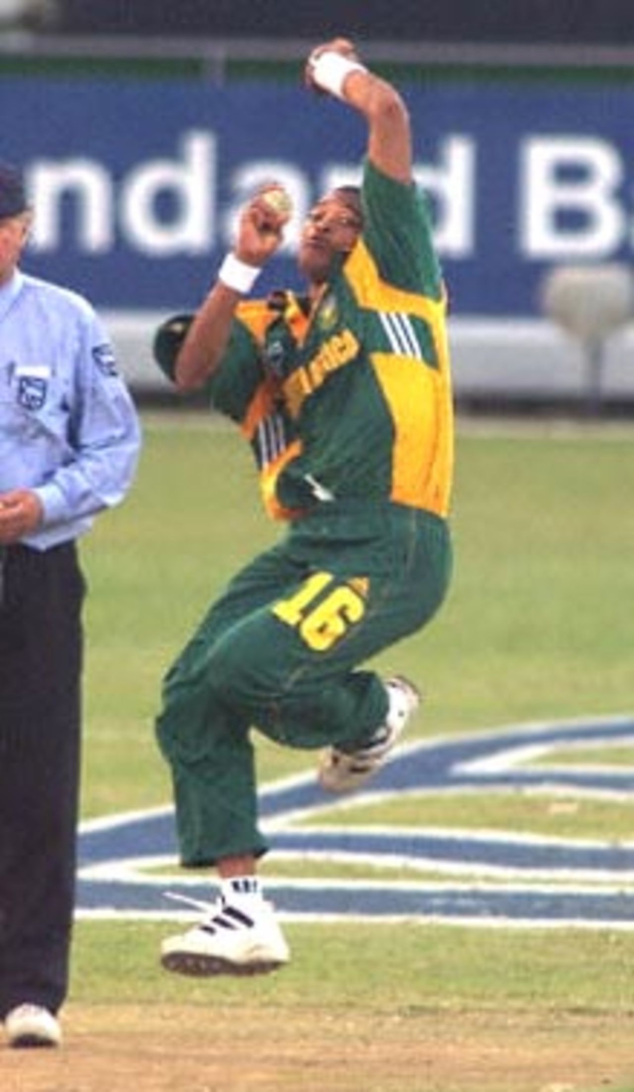 South African bowler Makhaya Ntini delievers a ball to Australian batsman Damien Martyn (not in picture) during a ODI match at the Kingsmead oval in Durban, 12 April 2000.Ntini has taken four wickets as the first three one day match series got under way and South Africa is currently 165 for 7