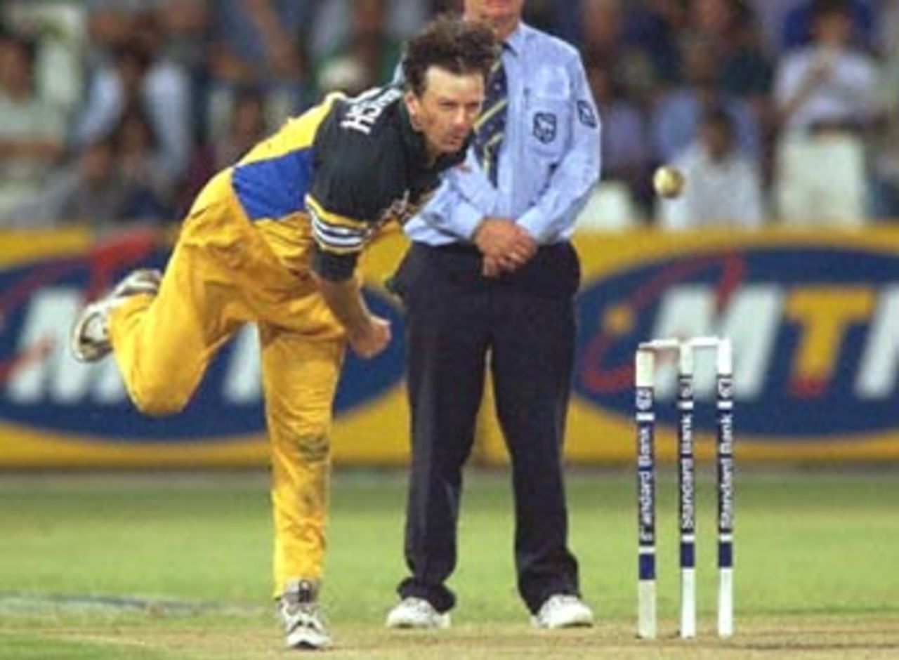 Australian cricket captain Steve Waugh bowls to South African batsman Gary Kirsten (not in picture) during a ODI match at the Kingsmead oval in Durban, 12 April 2000.