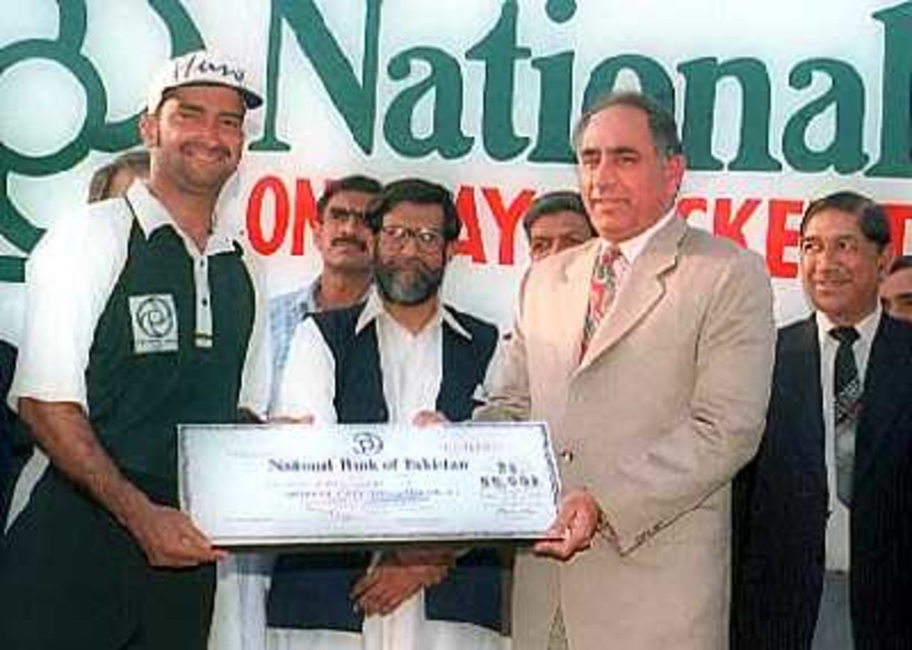 KRL's skipper Nadeem Abbasi receives Runner-up award of the NBP Cup Tournament, Gaddafi Stadium Lahore. 13 April 2000.