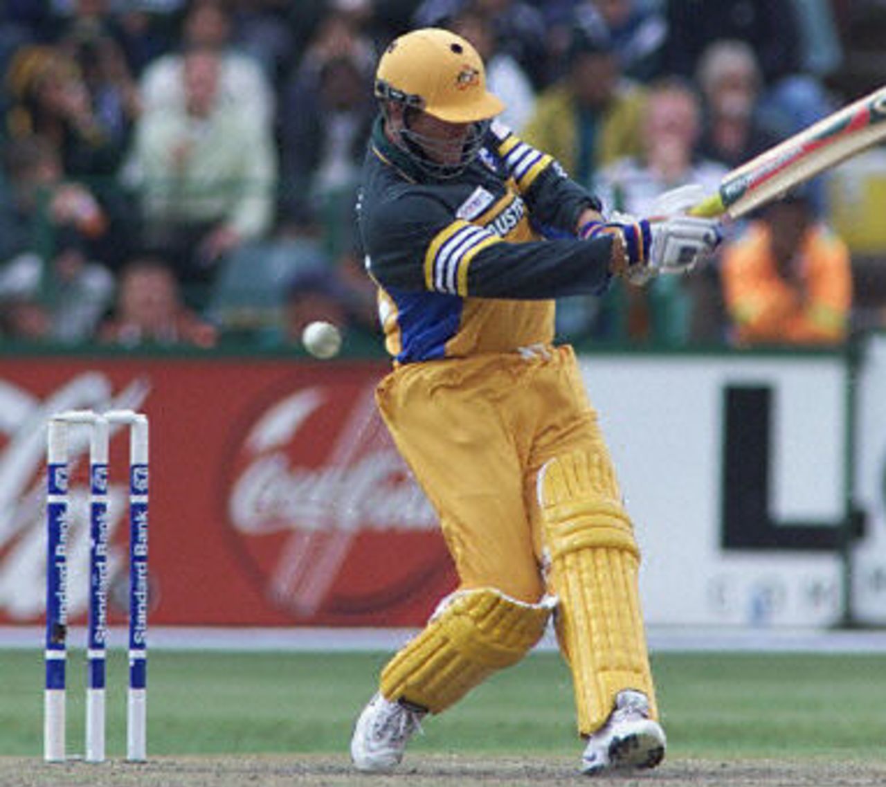 Australian batsman Ian Harvey tries to play a pull shot but misses, 16 April 2000 during the third one-day match against South Arica at the Wanderers Cricket stadium in Johannesburg.