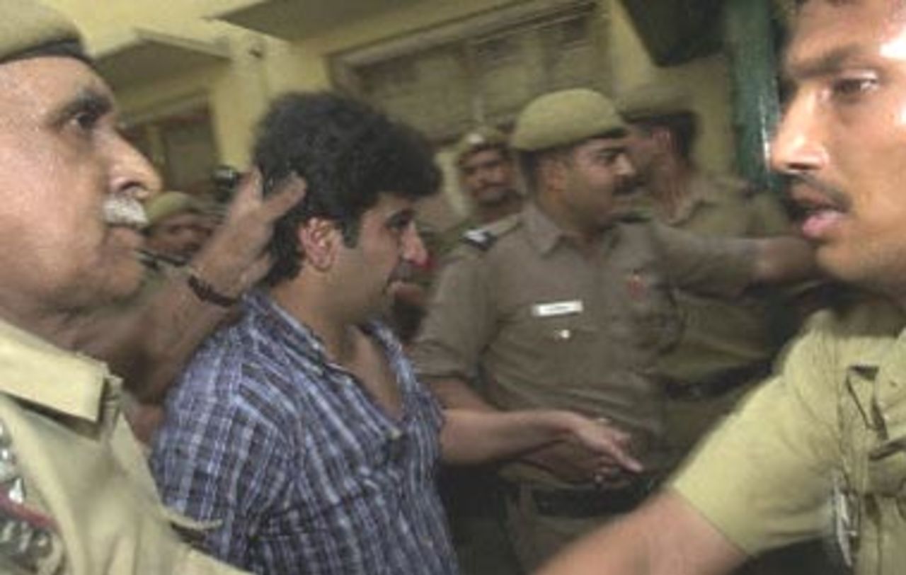Suspected Indian bookmaker Kishan Kumar (2nd L) is led out of court after appearing in connection with the cricket match fixing scandal surrounding South African skipper Hansi Cronje, 20 April 2000 in New Delhi. Kumar is suspected of being the link between arrested bookmaker Rajesh Kalra and his London-based business associate Sanjay Chawla.