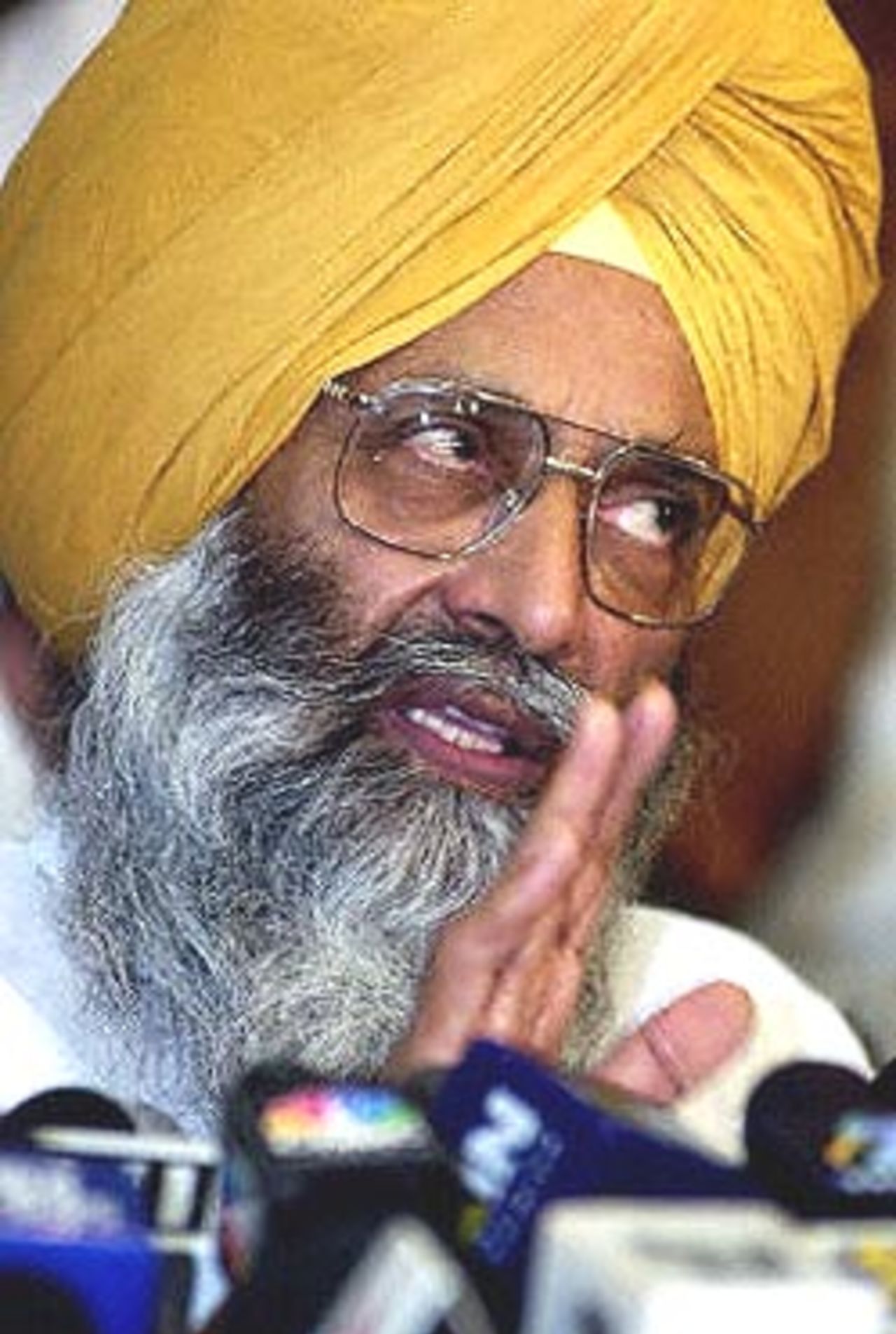 Indian Sports Minister Sukhdev Singh Dhindsa gestures during a press briefing, 27 April 2000 following a meeting with cricket administrators and players in a bid to address match fixing allegations in the wake of South African skipper Hansie Cronje's dismissal over bribery charges. Dhindsa said it was likely that the government would launch its own investigation into the allegations that some Indian players may be guilty of match fixing.