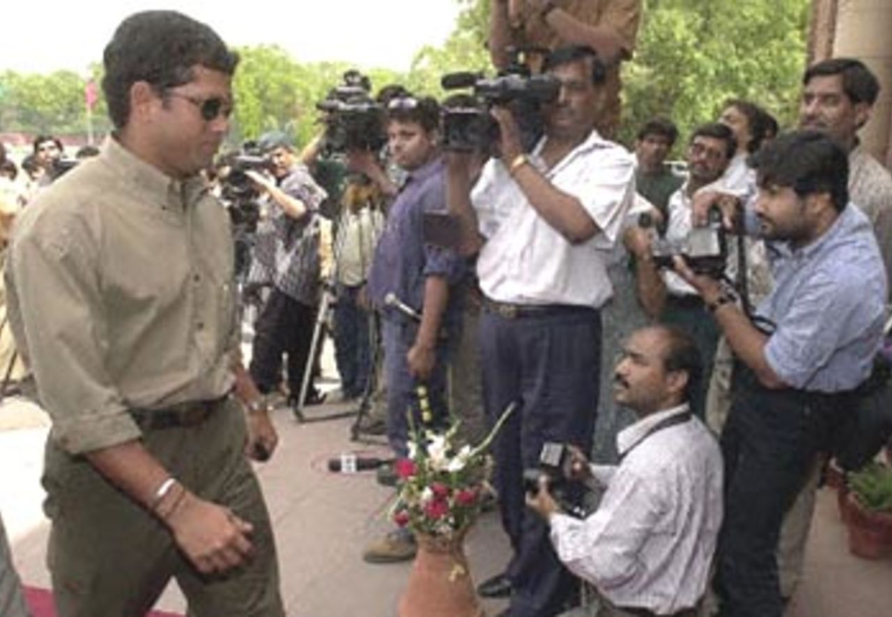 Indian cricket legend Sachin Tendulkar (L) arrives for a meeting at the capital's National Stadium 27 April 2000. The meeting, bringing together members of the Indian cricket board, coaches and players was called by Indian Sports Minister Sukhdev Singh Dhingsa in a bid to address match fixing allegations in the wake of South Africa's Hansie Cronje's dismissal over bribery charges.