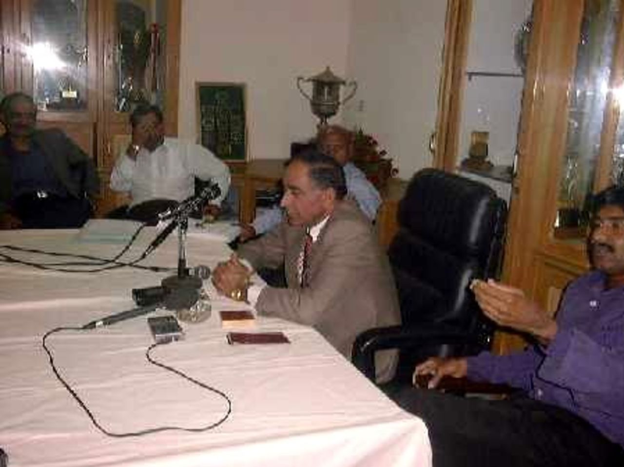 Former coach giving reasons for the team's defeat in New Zealand during the PCB Press Conference at Qadaffi Stadium, Lahore April 3, 2001
