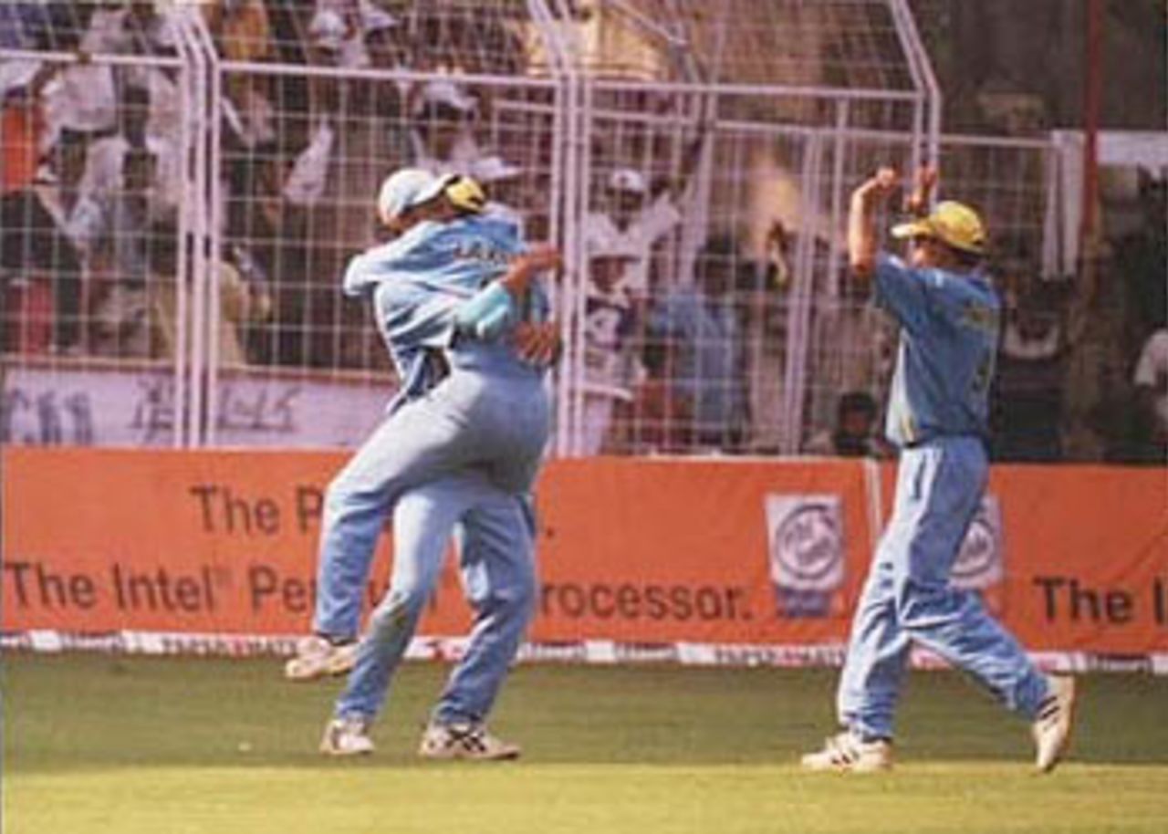 06 Apr 2001: Australia in India, 2000/01, 5th One-Day International, India v Australia,  Nehru Stadium, Fatorda, Margao