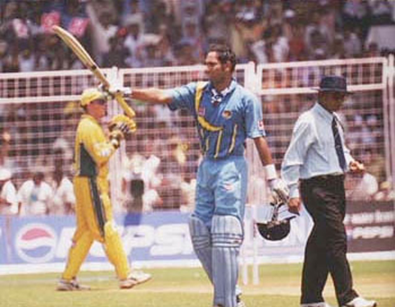 06 Apr 2001: Australia in India, 2000/01, 5th One-Day International, India v Australia, Nehru Stadium, Fatorda, Margao.