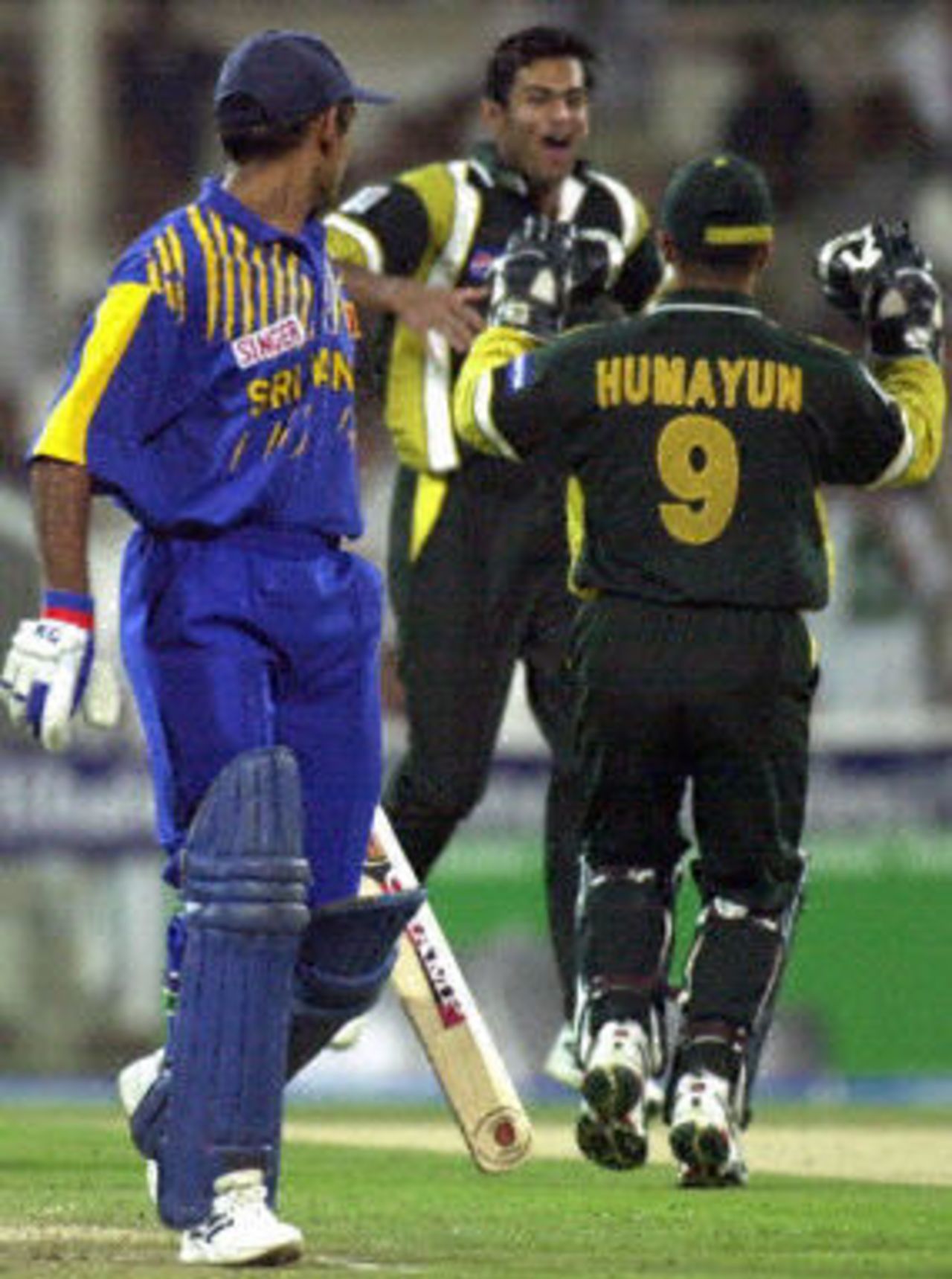 Marvan Atapattu looks back as Shoaib Malik celebrates,  Ary Gold Cup, ODI 1 at Sharjah, Pakistan v Sri Lanka, 9 April 2001