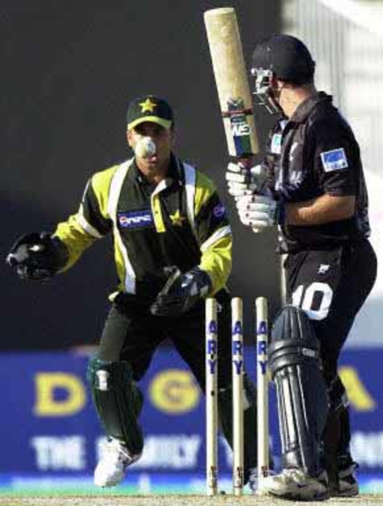 Skipper Craig McMillan bowled as Humayun Farhat watches, ODI 3 at Sharjah, New Zealand v Pakistan, 12 April 2001