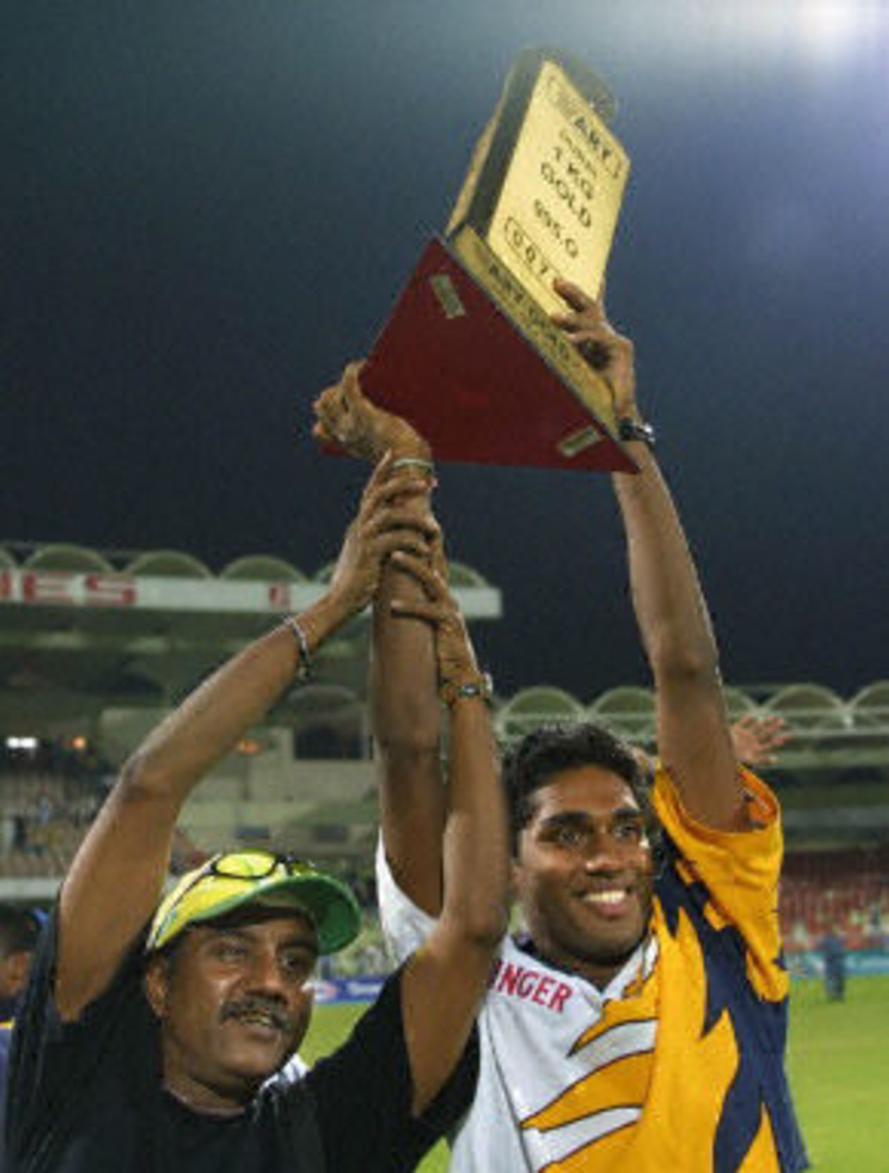 A Sri Lankan supporter raises the ARY Gold Cup with Akalanka Ganegama, Final at Sharjah, Pakistan v Sri Lanka, 20 April 2001
