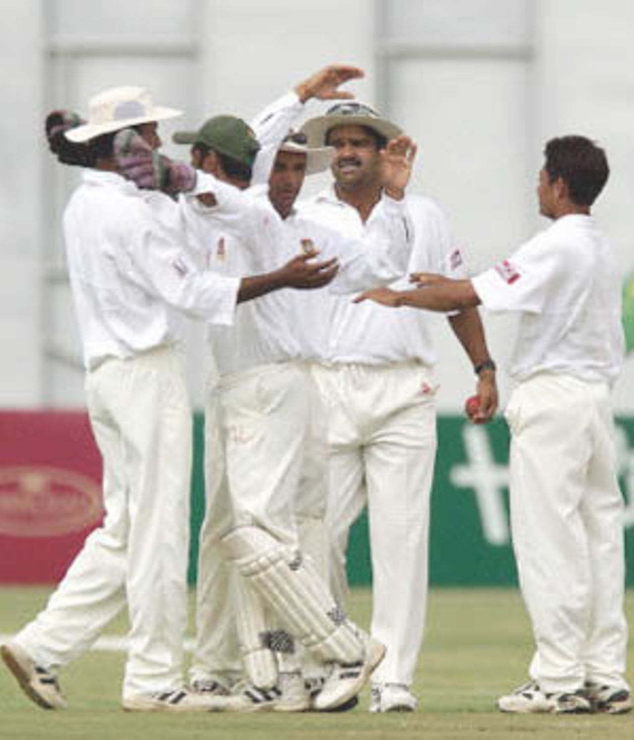 Bangladesh in Zimbabwe, 2000/01, 2nd Test, Zimbabwe v Bangladesh, Harare Sports Club, 26-30 April 2001 (Day 4).