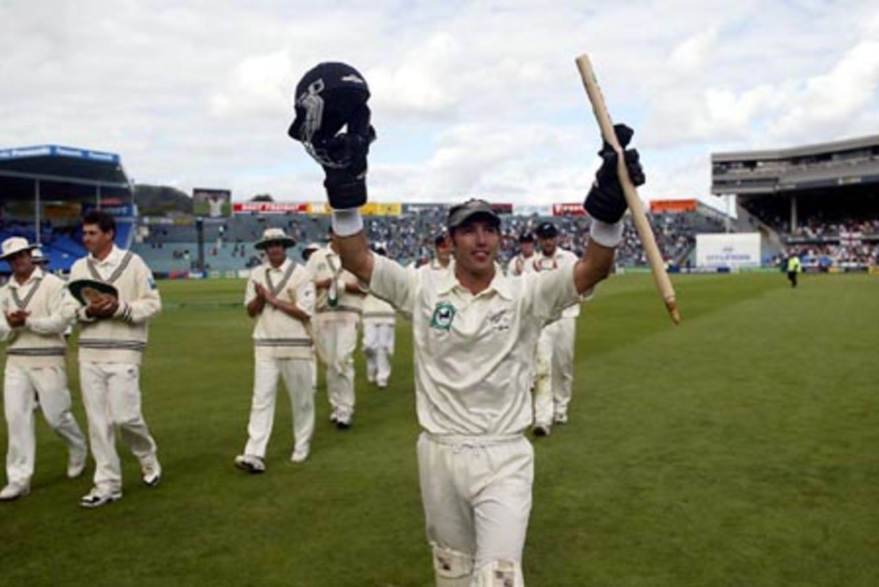 New Zealand wicket-keeper Adam Parore acknowledges the crowd upon leaving the field for the last time in his final Test. His team-mates applaud him as they walk from the field in the background. 3rd Test: New Zealand v England at Eden Park, Auckland, 30 March-3 April 2002 (3 April 2002).