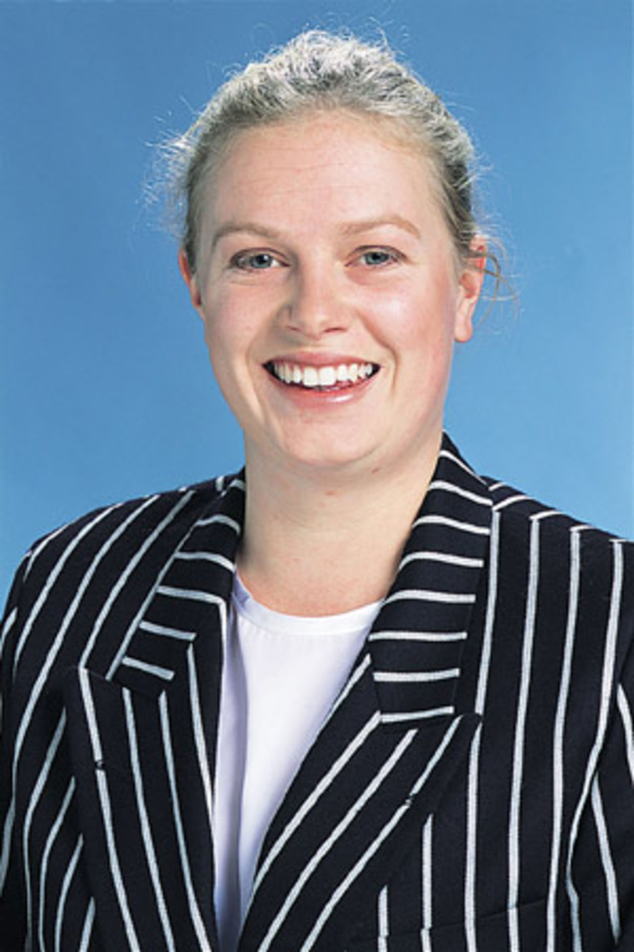 Portrait of Fiona Fraser - New Zealand women's player in the 2001/02 season.