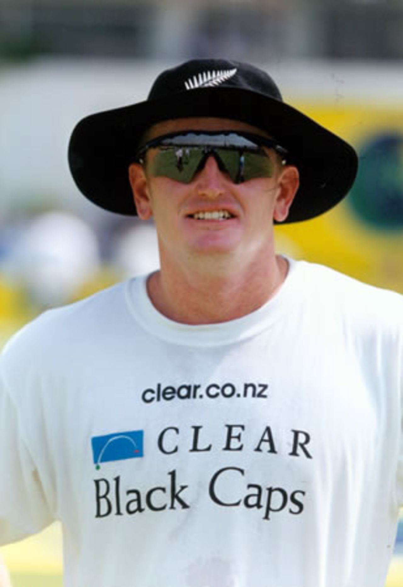 Scott Styris outfitted to tackle the Lahore heat - 3rd ODI at Lahore, New Zealand v Pakistan, 27 Apr 2002