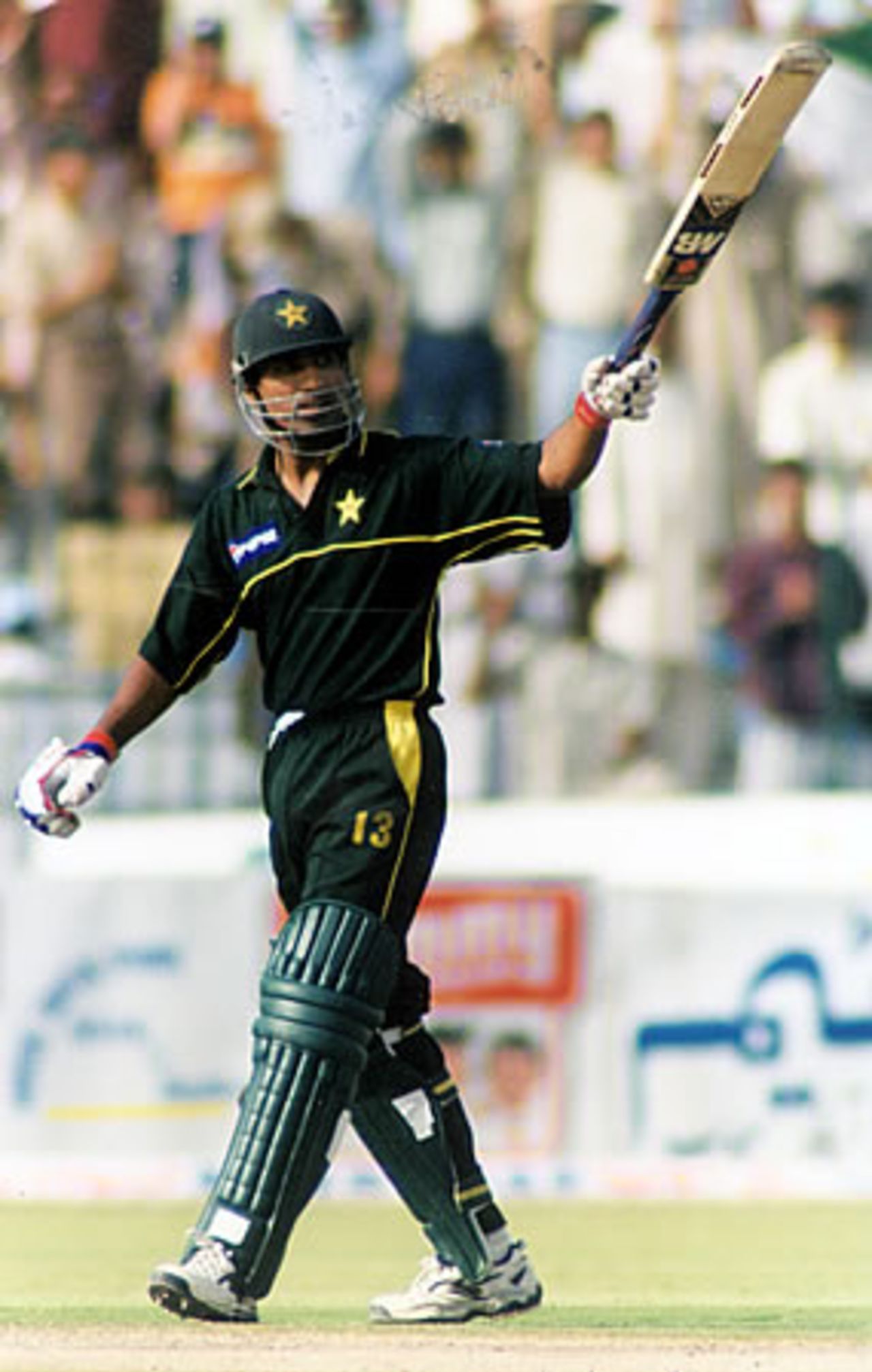 Yousuf Youhana celebrates his 50 - 3rd ODI at Lahore, New Zealand v Pakistan, 27 Apr 2002