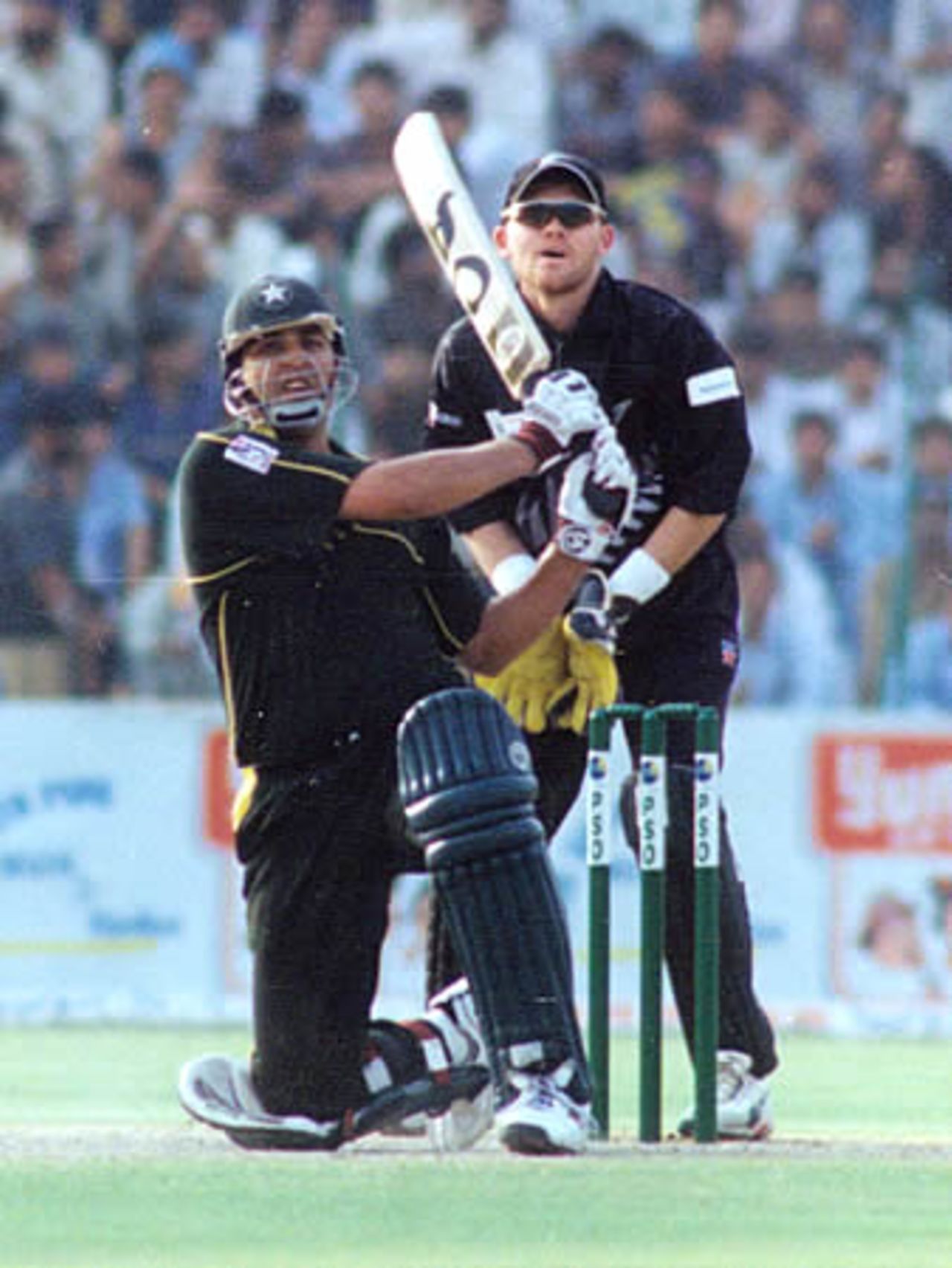 Inzamam tries a big one but was caught - 3rd ODI at Lahore, New Zealand v Pakistan, 27 Apr 2002
