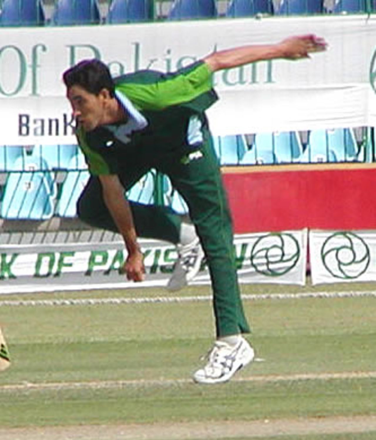 Umar Gul bowling side view, NBP Patron's Cup final, Gaddafi Stadium, 31 March 2003