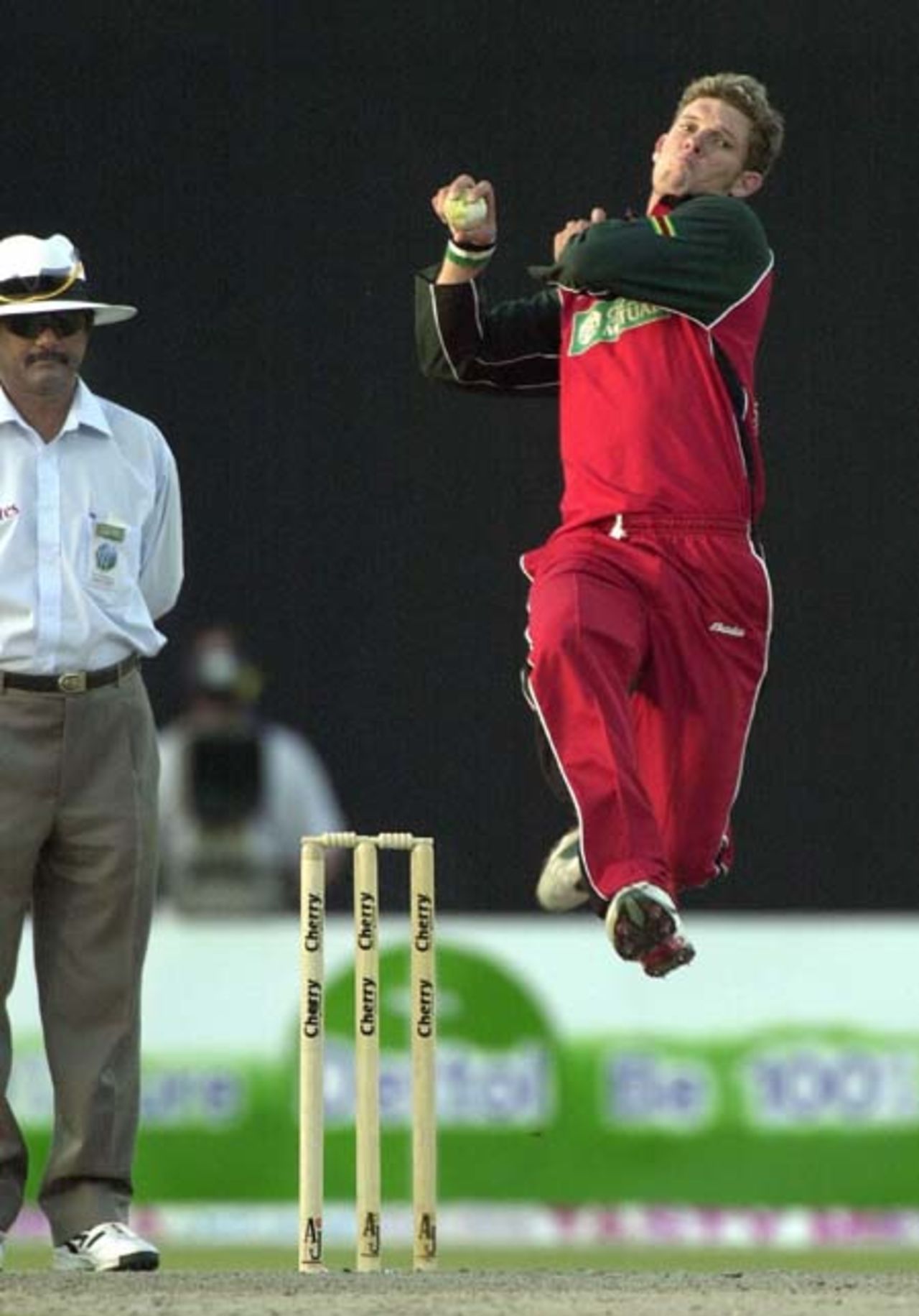 Zimbabwe pacer Andy Blignaut in action during his brilliant bowling spell against Sri Lanka in the fifth one-day match of the Four Nation Sharjah Cricket Tournament, 07 April 2003.