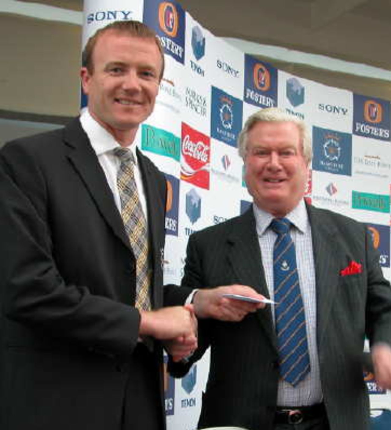 Shaun Udal receives cheque for £241,000 from Hampshire Cricket President Colin Ingleby-Mackenzie at the 2003 AGM.