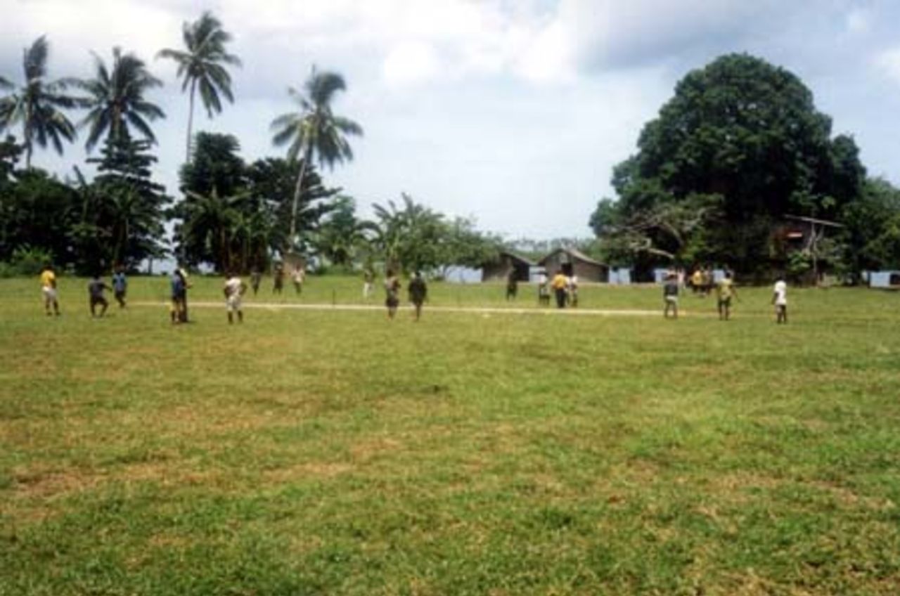 Tabubil Training: Fielding practise