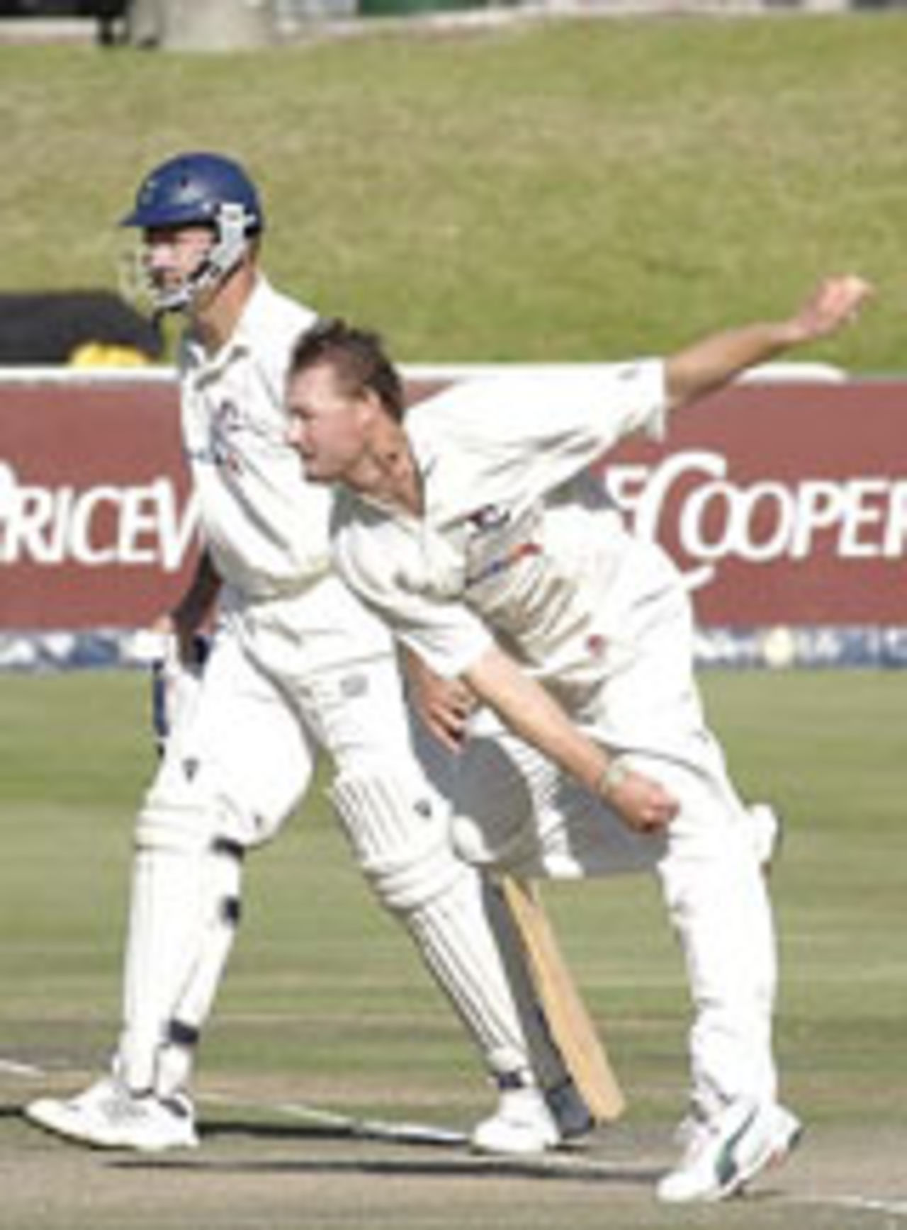 Lance Klusener bowling, Western Province v KwaZulu-Natal, SuperSport Series final, Newlands, April 3, 2004