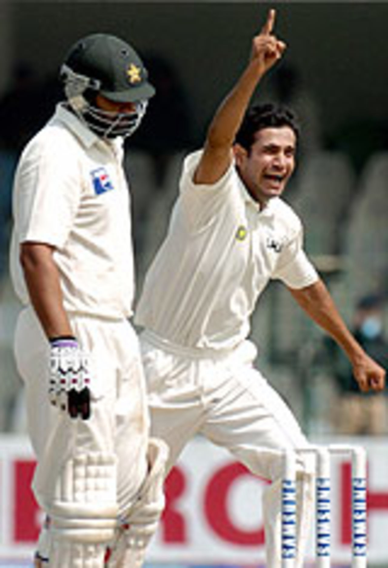 Irfan Pathan traps Inzamam-ul-Haq, Pakistan v India, 2nd Test, Lahore, 3rd day, April 7, 2004