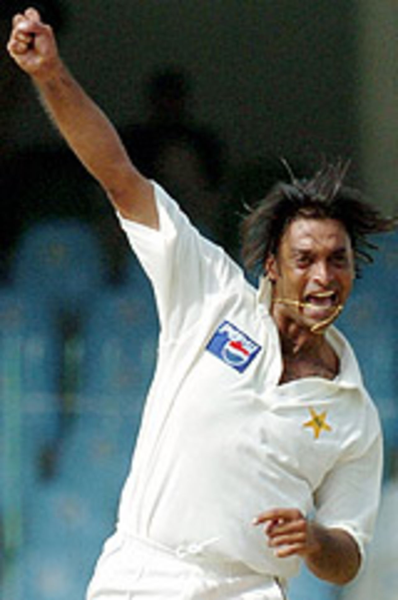 Shoaib Akhtar is ecstatic after dismissing Aakash Chopra, Pakistan v India, 2nd Test, Lahore, 3rd day, April 7, 2004
