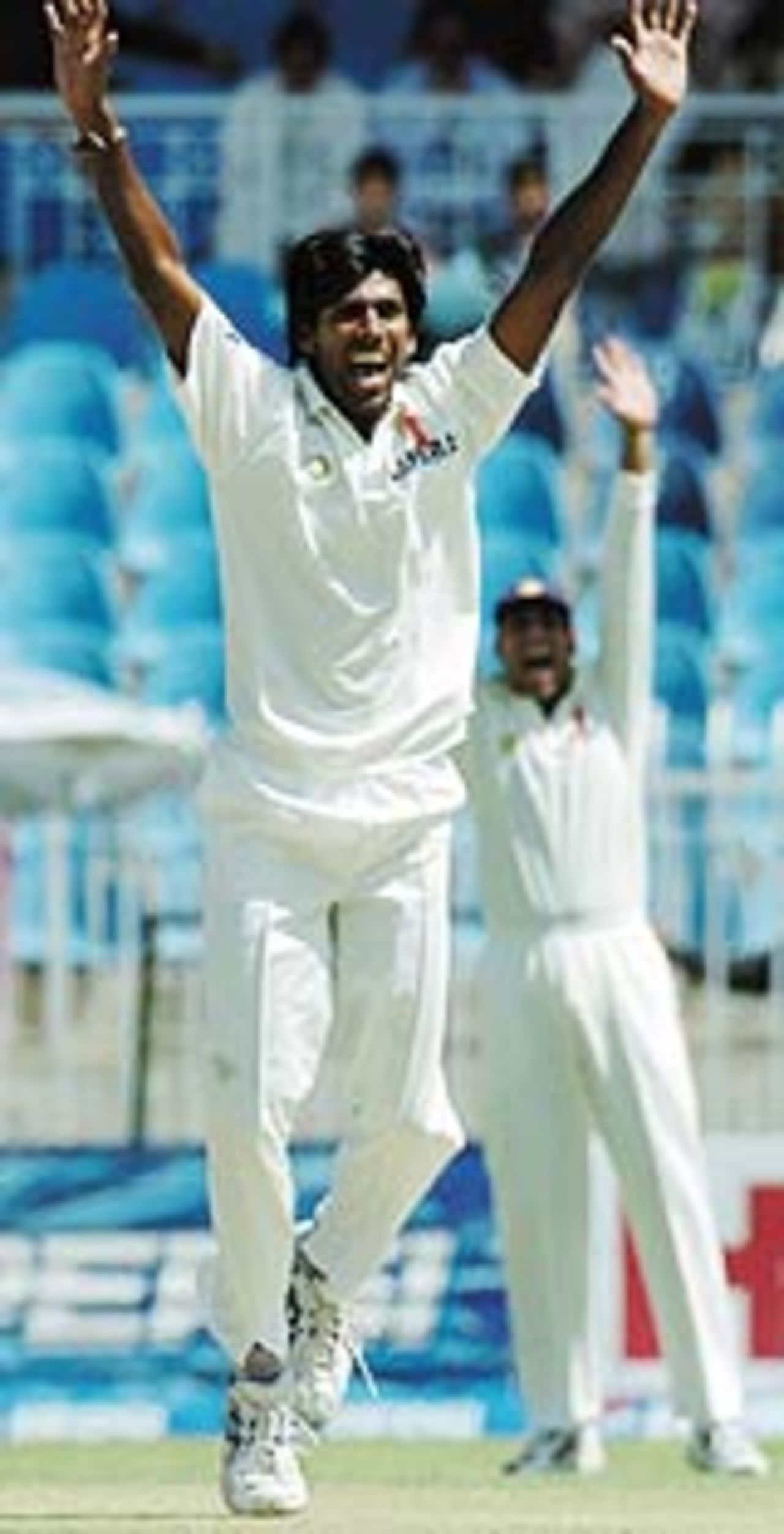 Lakshmipathy Balaji successfully appeals against Taufeeq Umar, Pakistan v India, 3rd Test, Rawalpindi, 1st day, April 12, 2004