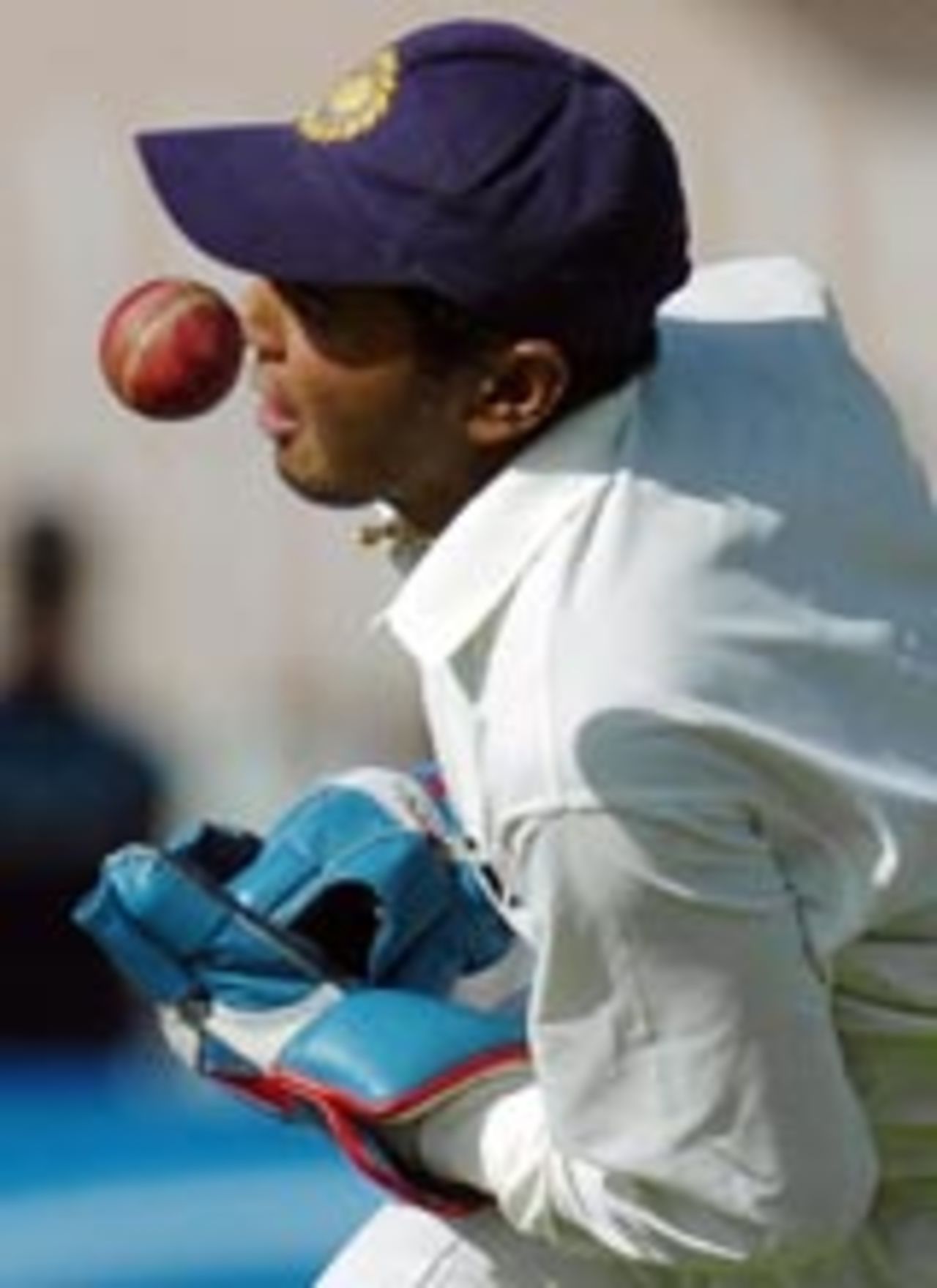 Parthiv Patel makes a mess of a skier to reprieve Mohammad Sami, 3rd Test, Rawalpindi, 1st day, April 12, 2004