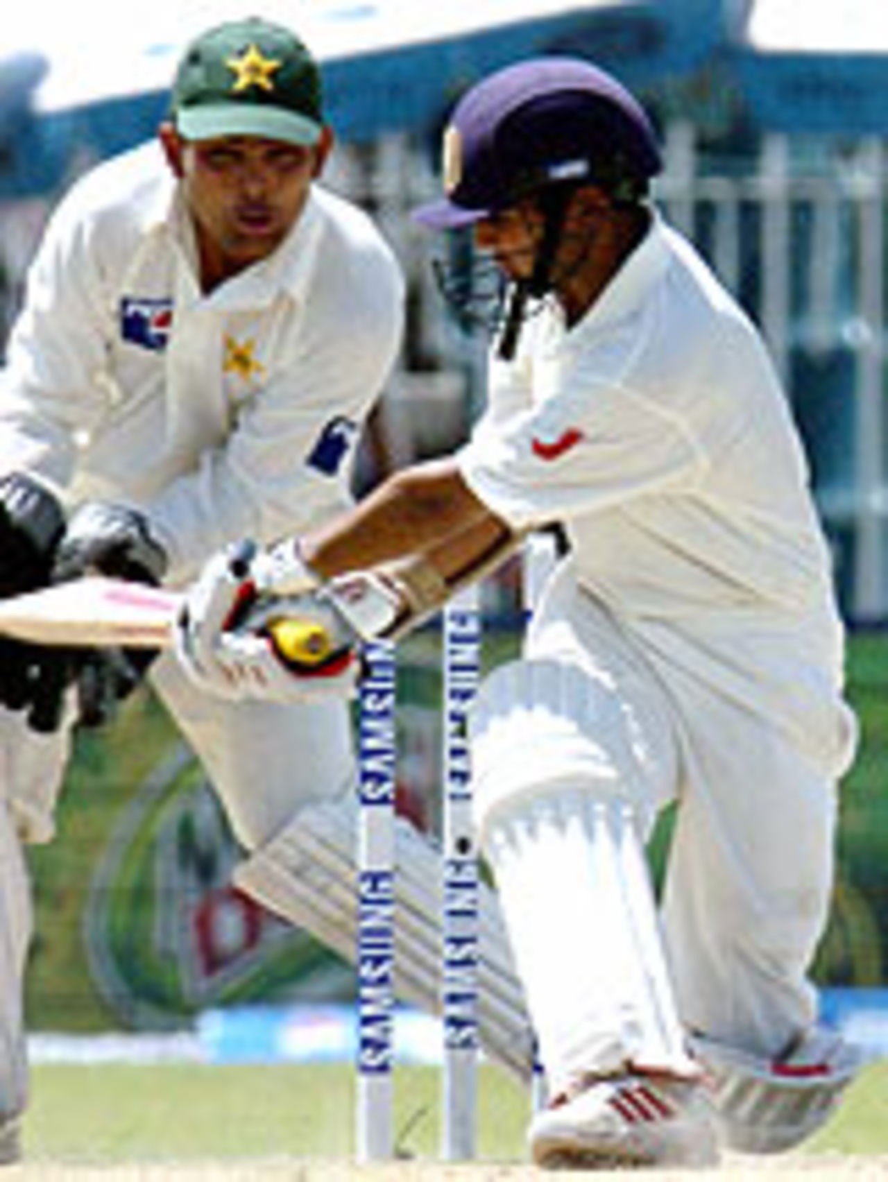 Parthiv Patel sweeps, Pakistan v India, 3rd Test, Rawalpindi, 2nd day, April 14, 2004