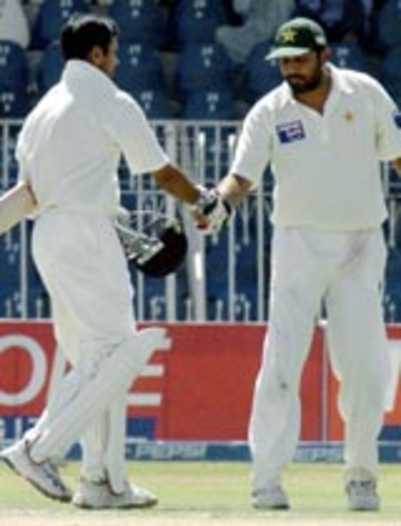 Rahul Dravid congratulated by Inzamam-ul-Haq, Pakistan v India, 3rd Test, Rawalpindi, 2nd day, April 15, 2004