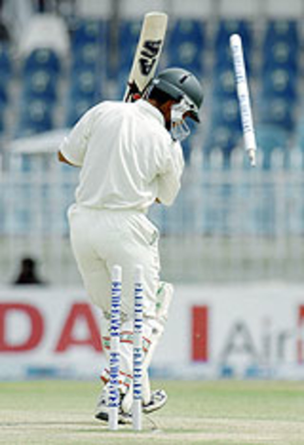Kamran Akmal's off stump cartwheels, Pakistan v India, 3rd Test, Rawalpindi, 4th day, April 16, 2004