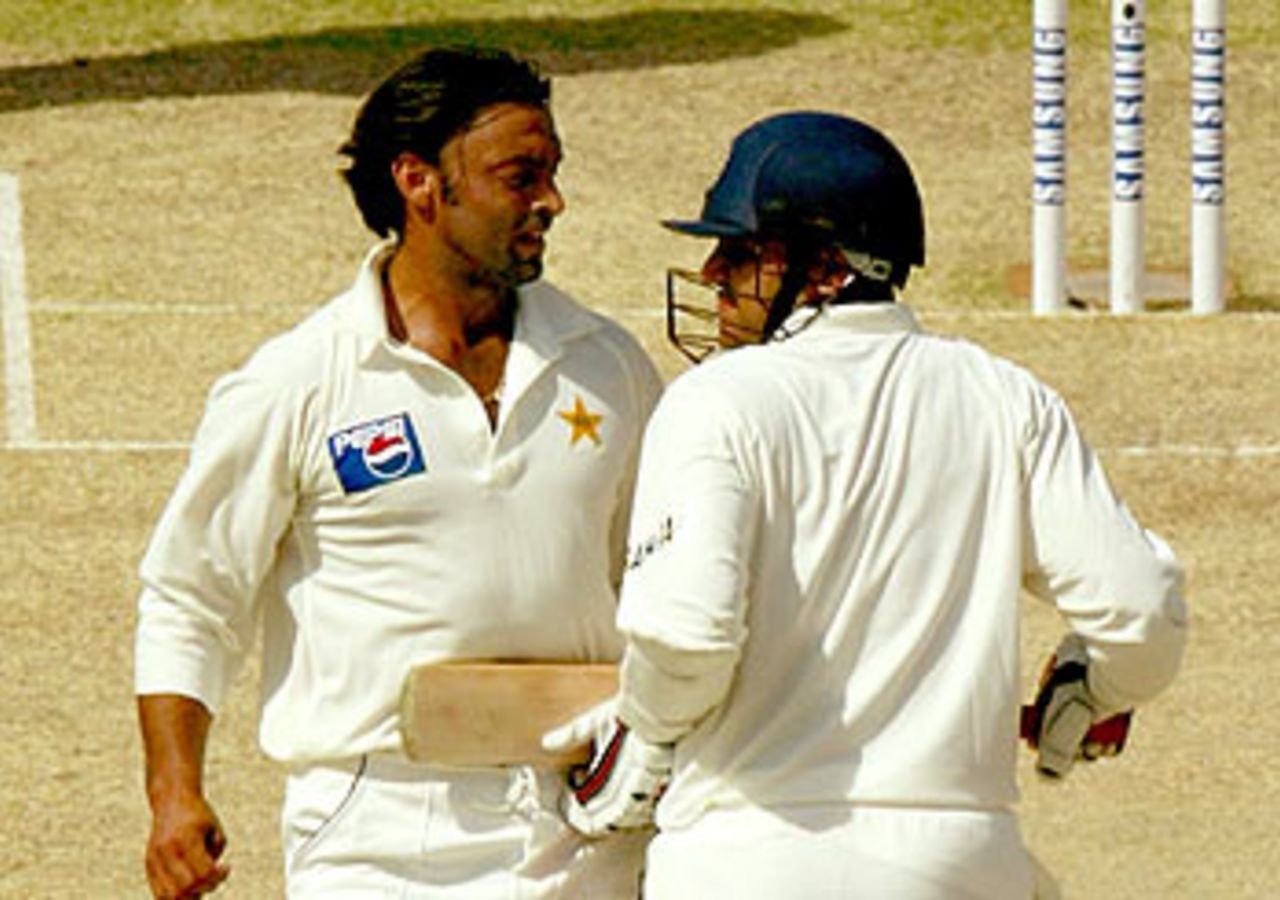 As the Indians soar, so do the temperatures: Virender Sehwag and Shoaib Akhtar exchange glares and words mid-pitch, Pakistan v India, 1st Test, Multan, 1st day, March 28, 2004