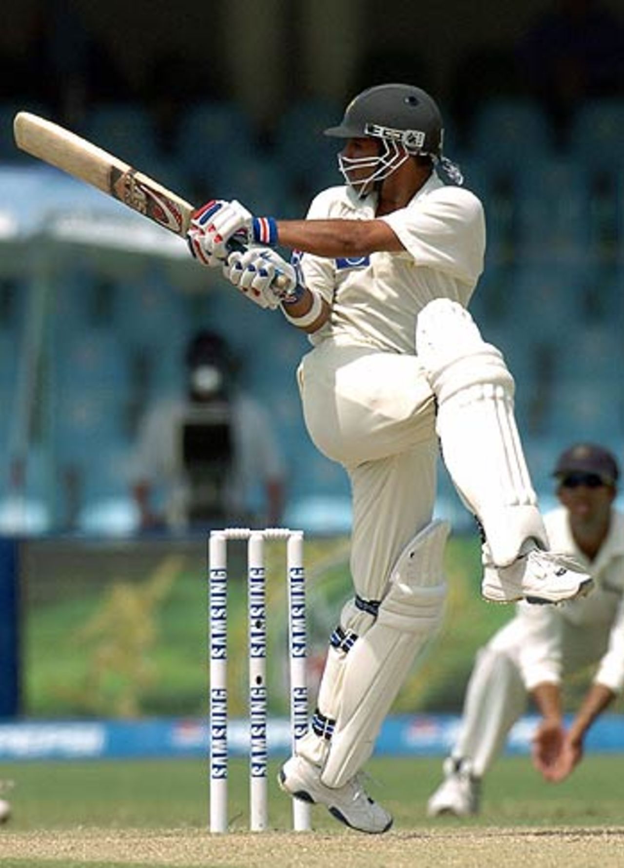 With tremendous resolve, Imran Farhat settles to play a long innings, Pakistan v India, 2nd Test, Lahore, 2nd day, April 6, 2004
