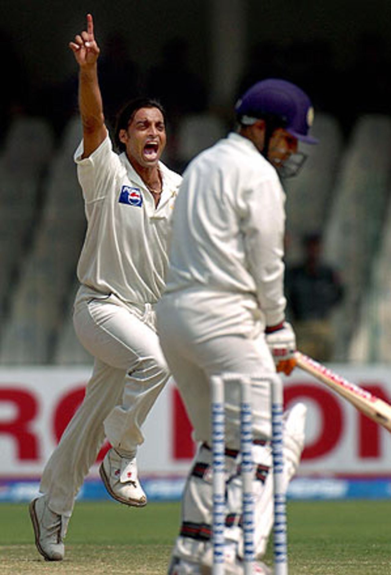 Shoaib Akhtar goes on the rampage, dismissing Virender Sehwag and Irfan Pathan, Pakistan v India, 2nd Test, Lahore, 4th day, April 8, 2004