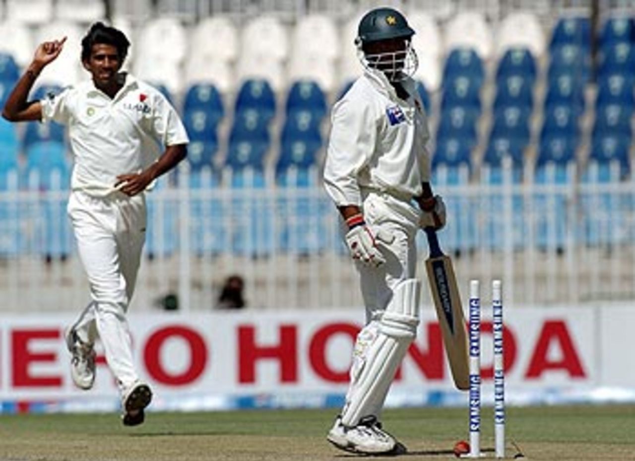 Lakshmipathy Balaji makes a mess of Shoaib Akhtar's stumps, Pakistan v India, 3rd Test, Rawalpindi, 1st day, April 13, 2004