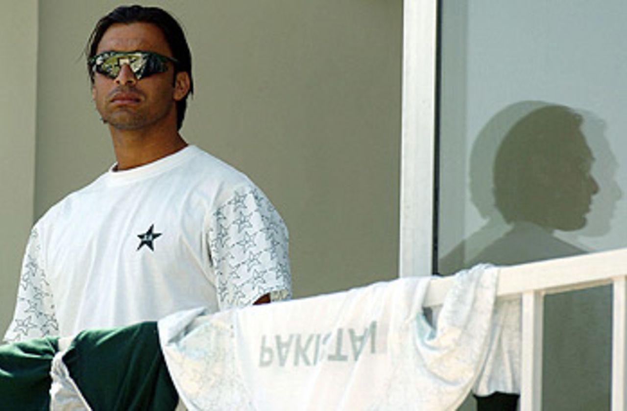 Shoaib Akhtar watches from the dressing room after hurting himself, Pakistan v India, 3rd Test, Rawalpindi, 3rd day, April 15, 2004