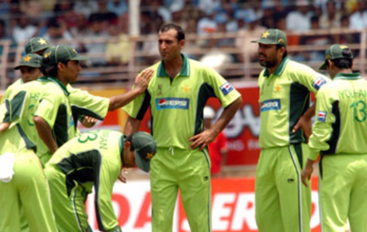 Arshad Khan, the tall off spinner, returned as the most succesful bowler for Pakistan, with the wickets of Yuvraj Singh, Mohammad Kaif, MS Dhoni and L Balaji - he picked up these 4 wickets in the space of 5 overs.