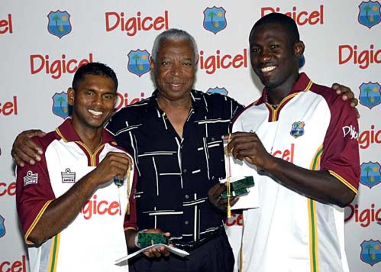 Lance Gibbs makes a presentation to Shivnarine Chanderpaul and Wavell Hinds after they had both scored double hundreds, West Indies v South Africa, 1st Test, Guyana, April 2005