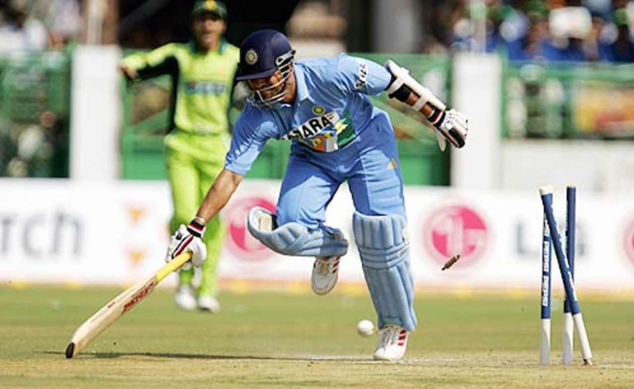 A magnificent piece of fielding cut short Sachin Tendulkar's innings, India v Pakistan, 2nd ODI, Visakhapatnam, April 5, 2005
