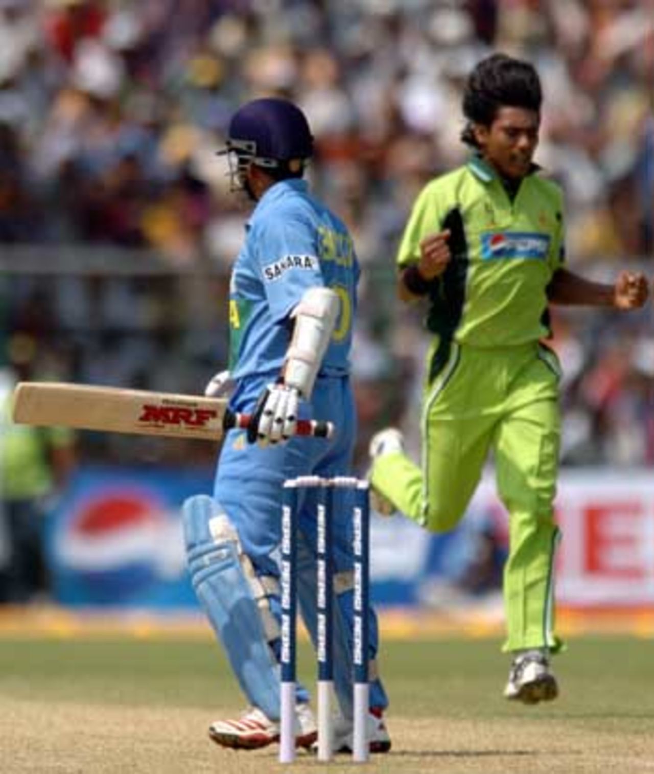 Mohammad Sami celebrates the wicket of Sachin Tendulkar, India v Pakistan, 3rd ODI, Jamshedpur, April 9, 2005