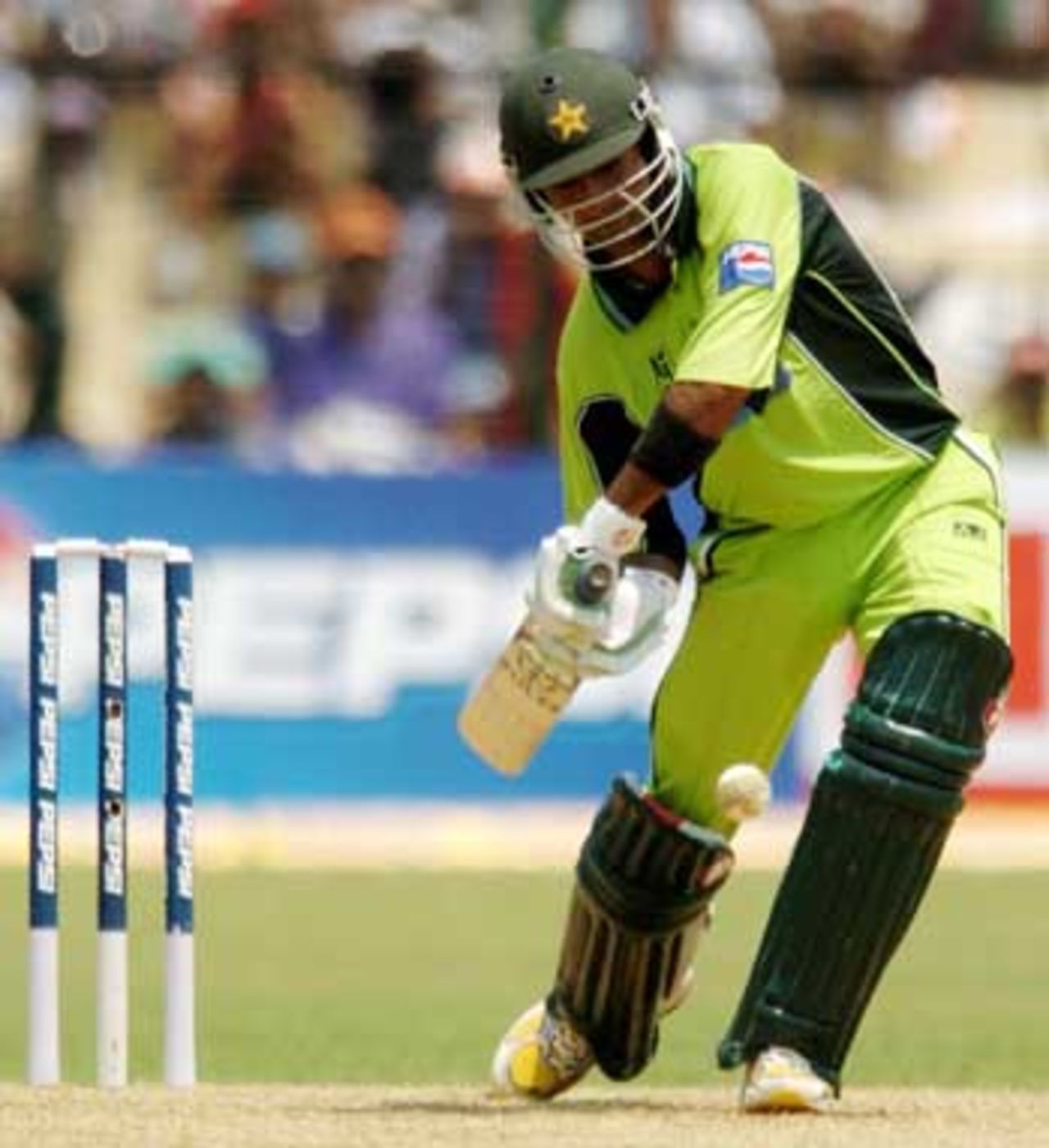 Shoaib Malik brought his booming strokes to the party, India v Pakistan, 3rd ODI, Jamshedpur, April 9, 2005