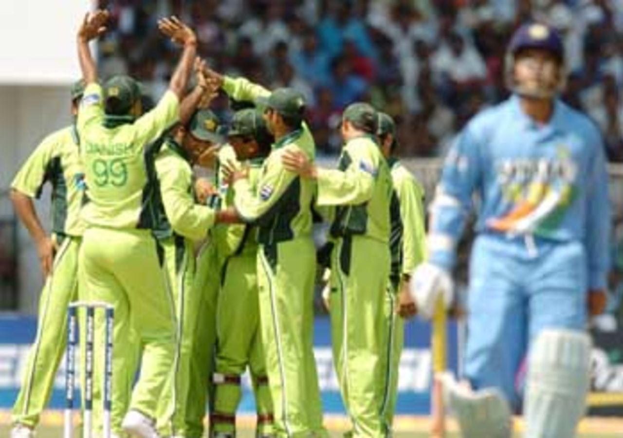 Pakistan had plenty of opportunity to celebrate as India's top-order crumbled, India v Pakistan, 3rd ODI, Jamshedpur, April 9, 2005