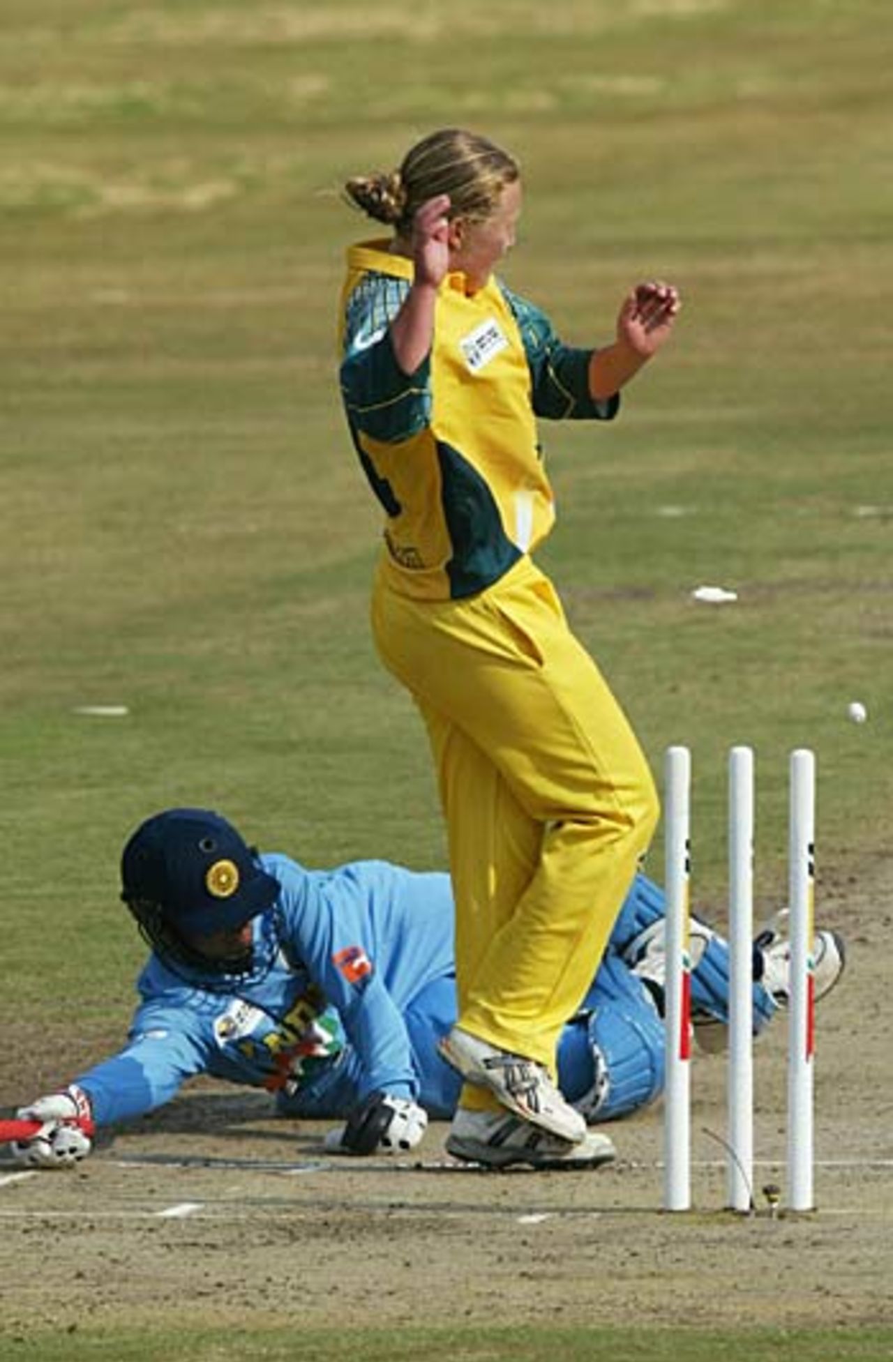 Anjum Chopra is run out by a throw from Julie Hayes, Australia v India, Women's World Cup final, Centurion, April 10, 2005