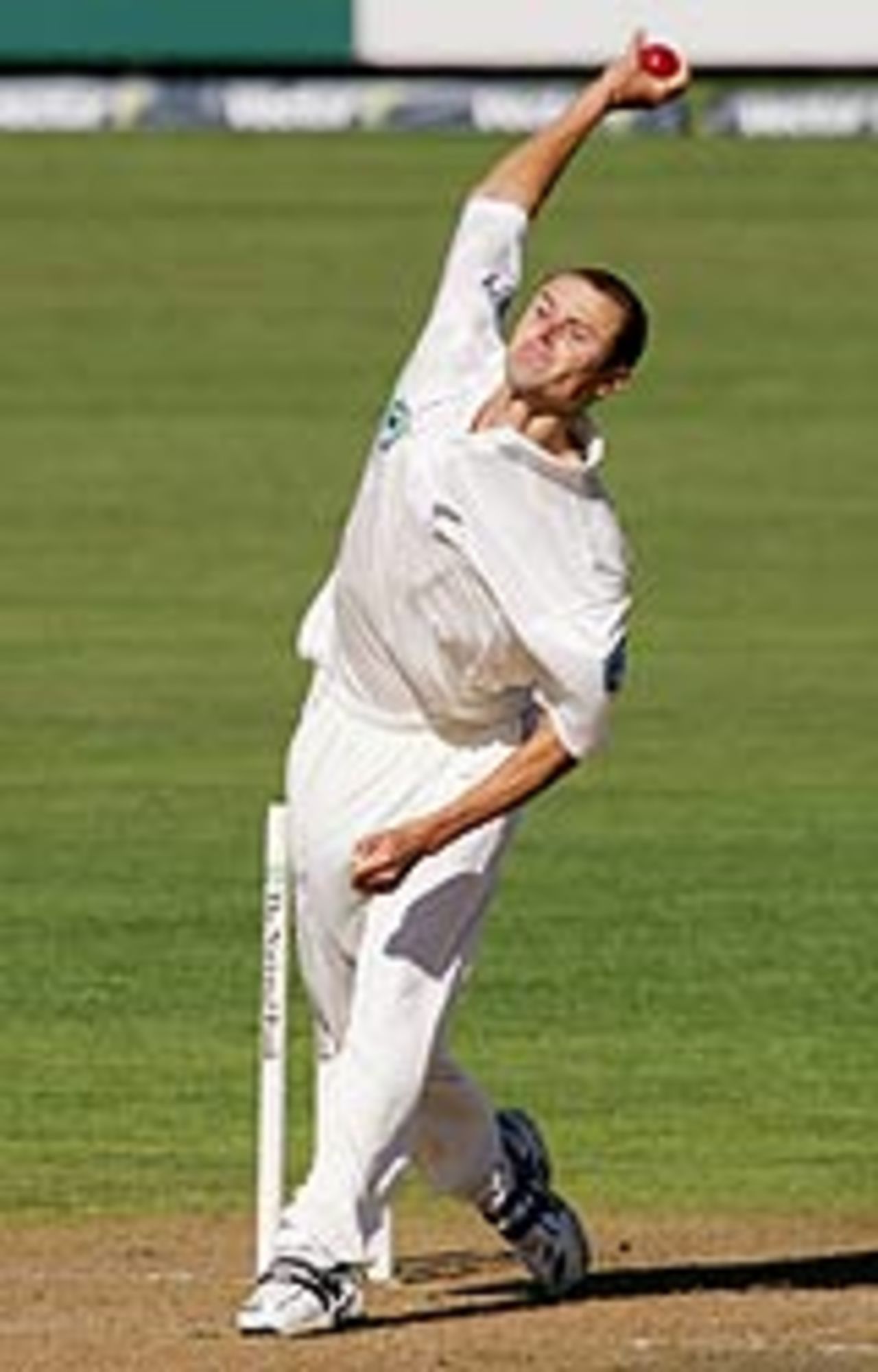 Chris Martin in action, New Zealand v Sri Lanka, 2nd Test, Wellington, 1st day, April 11, 2005